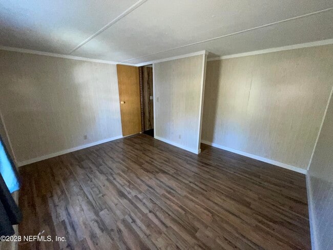 Building Photo - 205 Lakeview Ct