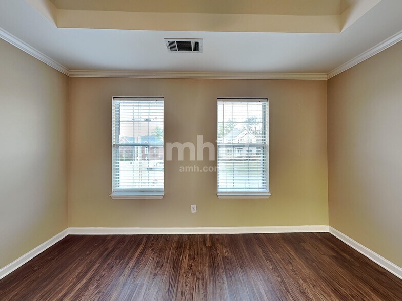 Building Photo - 2002 Woods Run