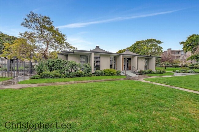 Building Photo - 1081 Beach Park Blvd