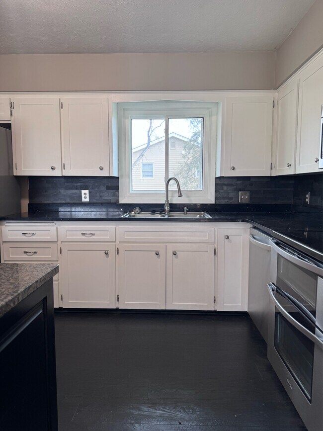 Building Photo - 20502 Cleveland St