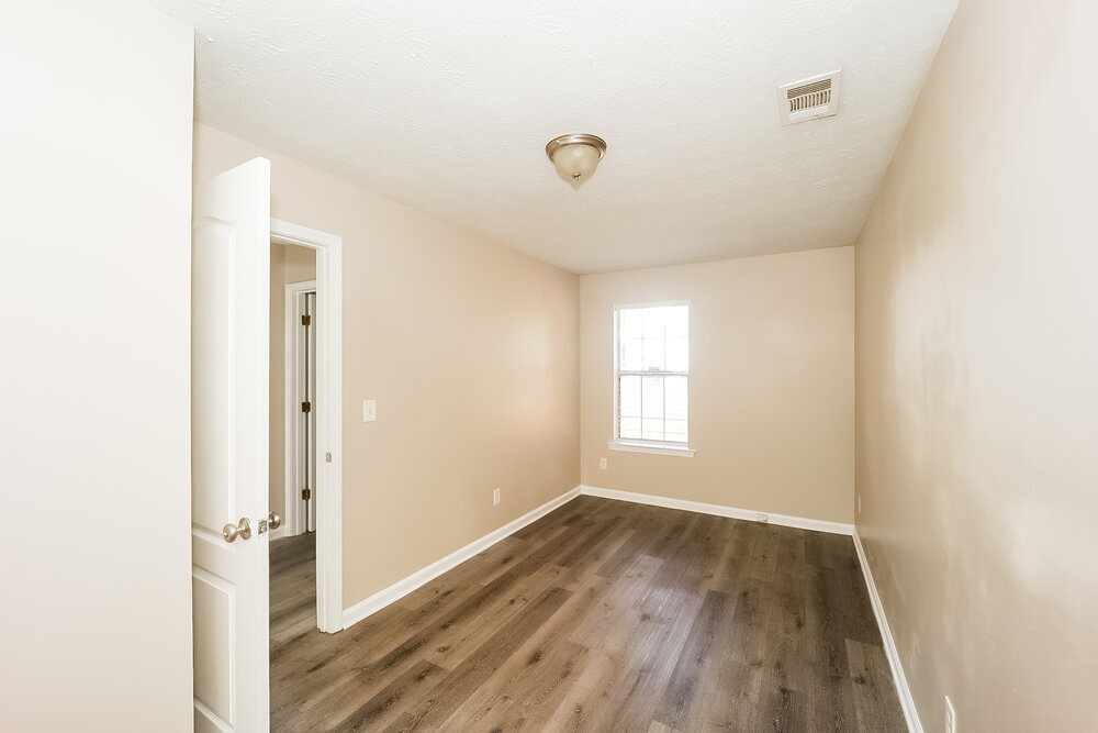 Building Photo - 587 Rosewood Cir