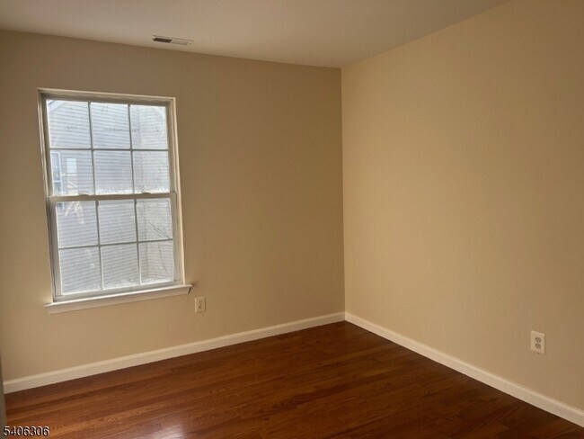 Building Photo - 226 Winding Hill Dr