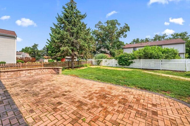 Building Photo - 2158 Countryside Cir