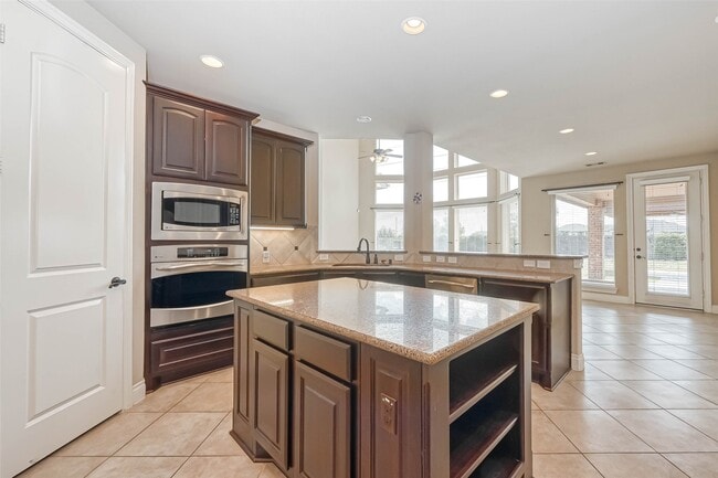 Building Photo - 27415 Blinkwood Park