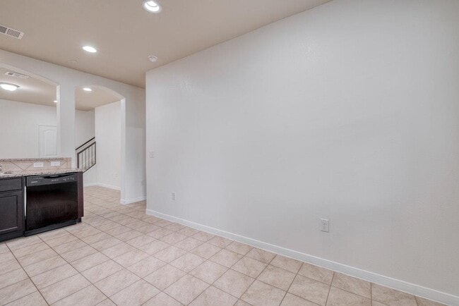 Building Photo - 2880 Donnell Dr