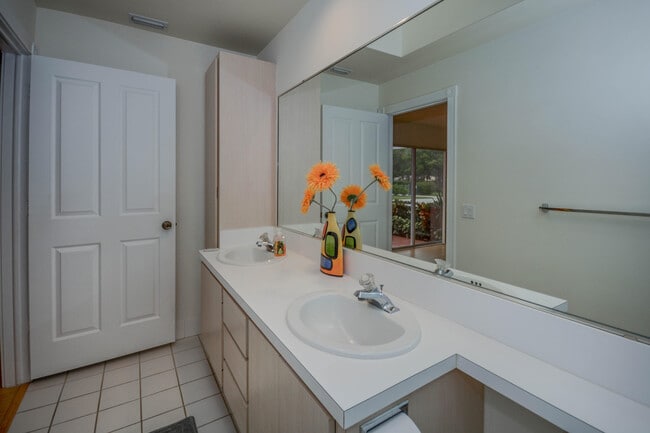 Building Photo - 504 Silverleaf Oak Ct