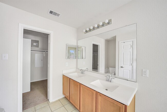 Building Photo - 6419 Calgary Woods Ln