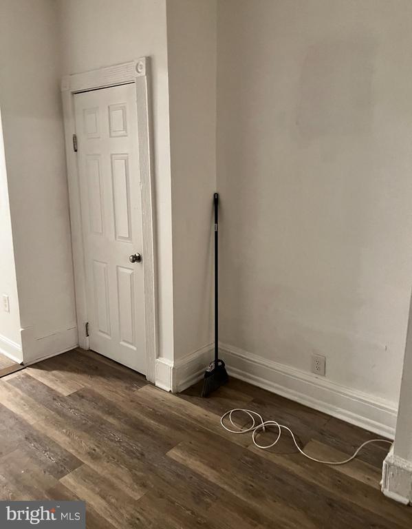 Building Photo - 1241 N 60th St