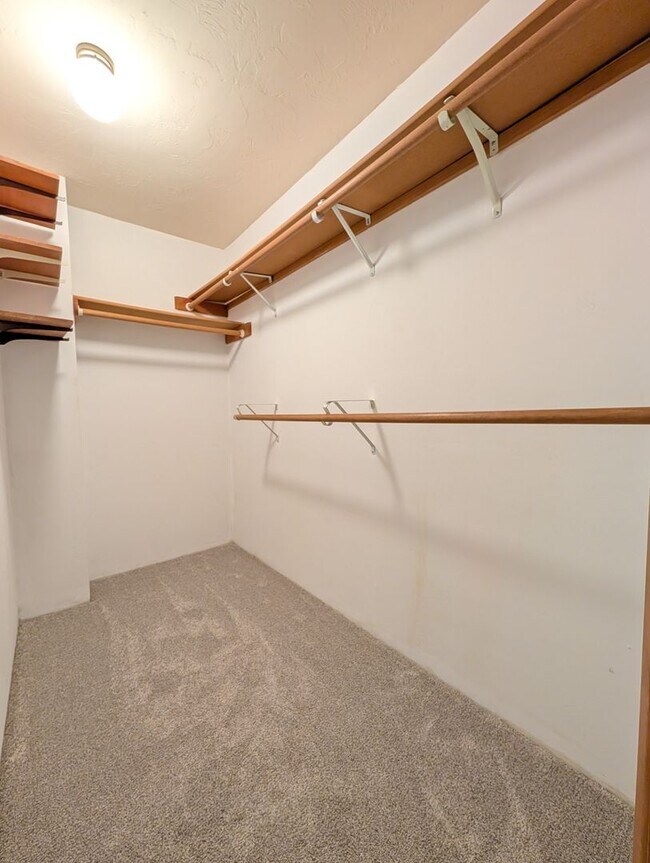 Building Photo - Fantastic 4 Bedroom, 2 Bath Home In The Thurston Area Of Springfield!