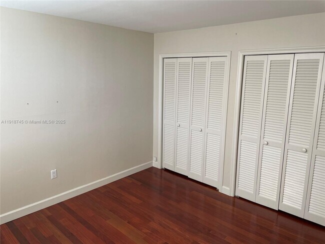 Building Photo - 625 Biltmore Way