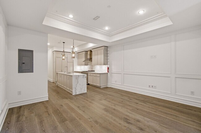 Building Photo - 1340 Kenyon St NW