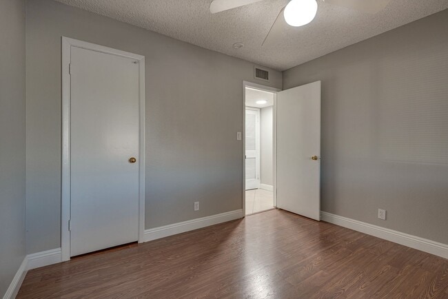 Building Photo - Charming Single-Story Home with Open Living Spaces and Large Backyard in Las Vegas