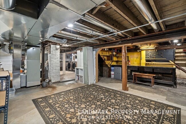 Building Photo - 3450 N Hamlin Ave