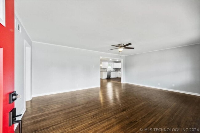 Primary Photo - 5720 E 29th St