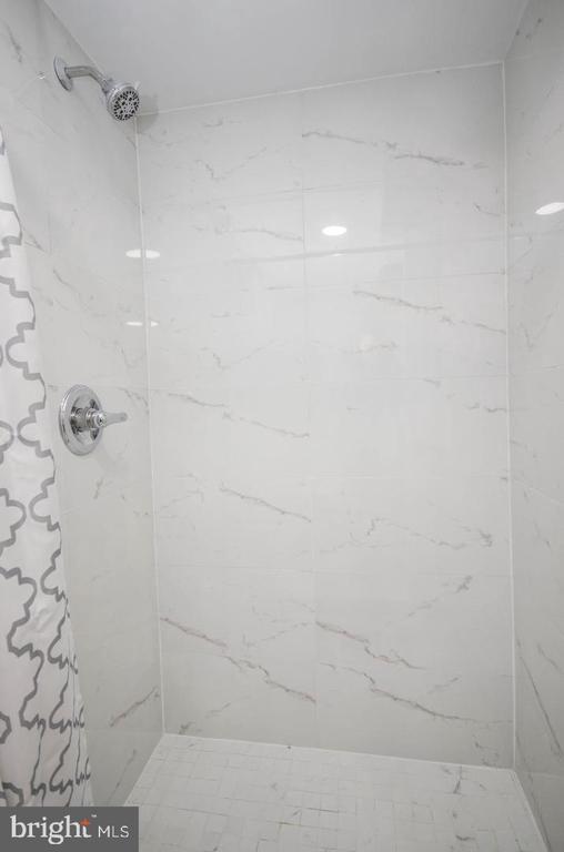 Building Photo - 4426 Hallet St