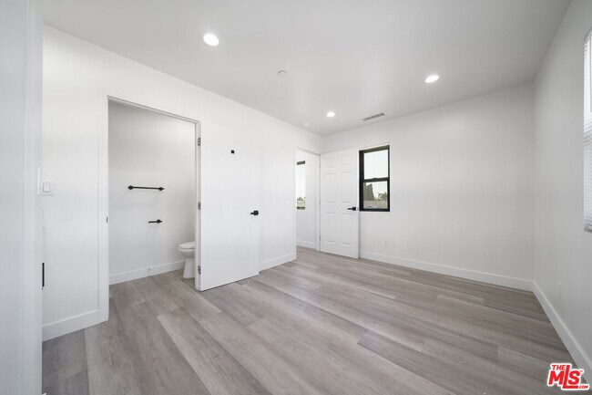Building Photo - 4110 Normandie Ave
