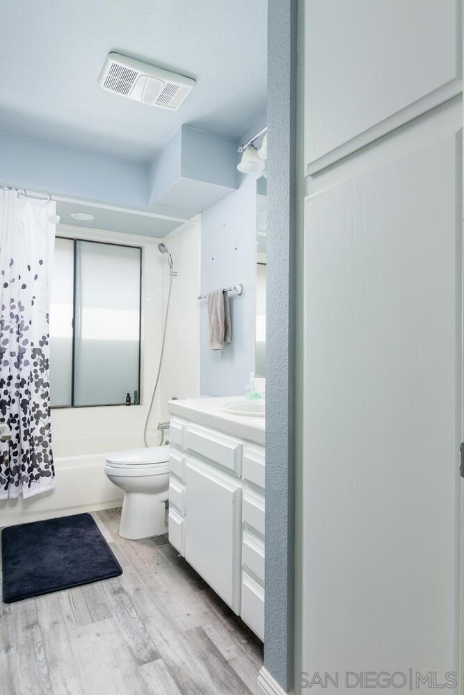 Building Photo - 5125 Fontaine St