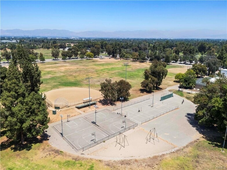 Building Photo - 5540 Balboa Blvd