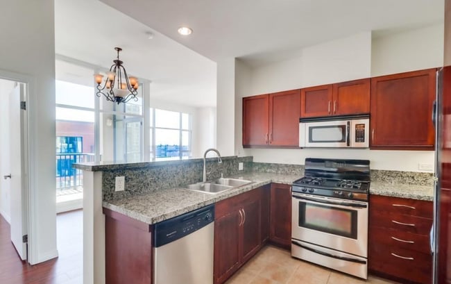 Building Photo - 530 K St