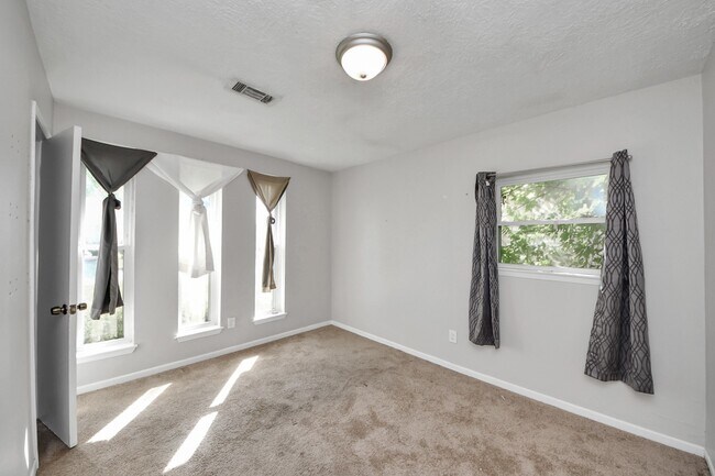 Building Photo - 12610 Chiswick Rd