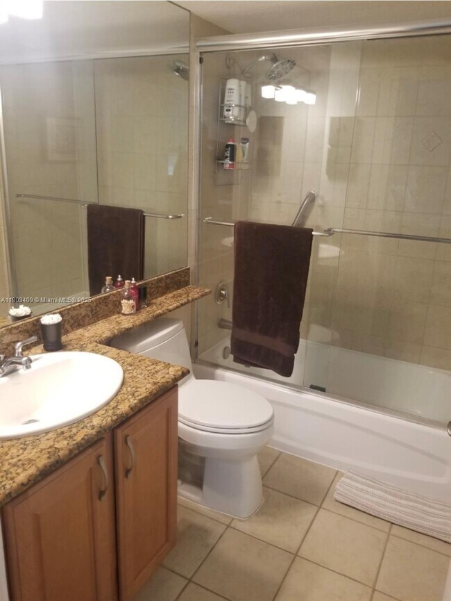 Building Photo - 150 NE 15th Ave