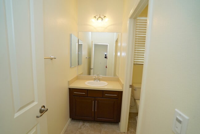 Building Photo - River Village 4 Bedroom Home in Santa Clarita.