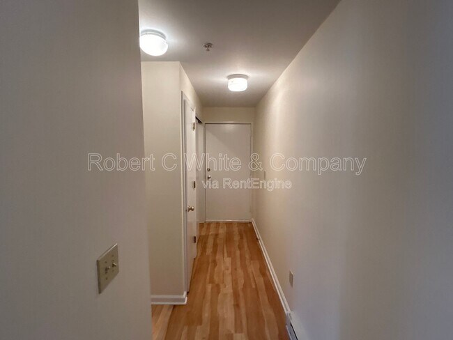 Building Photo - 14 Newtown Rd