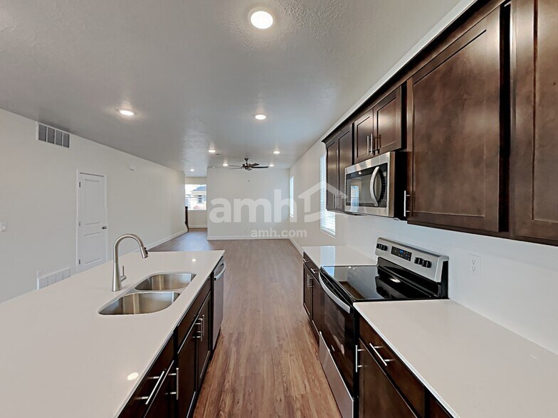 Building Photo - 2613 W 3340 S