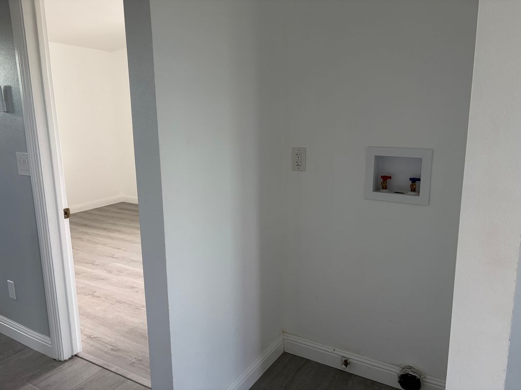 Building Photo - 1254 W 41st Pl