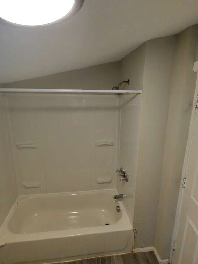 Building Photo - Spacious and Comfortable Living on Buddie Avenue