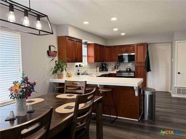 Building Photo - 7255 Woodlake Cir