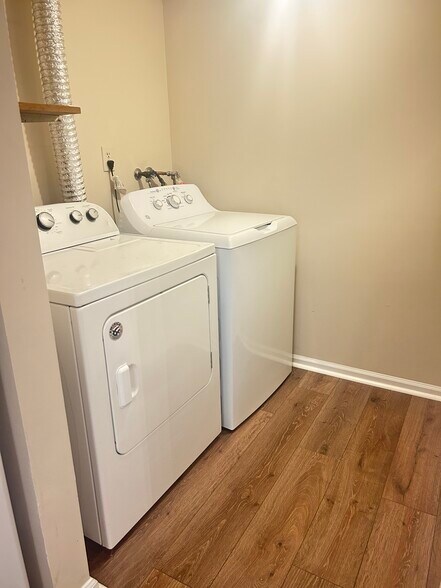 Building Photo - 6781 Brace Ct