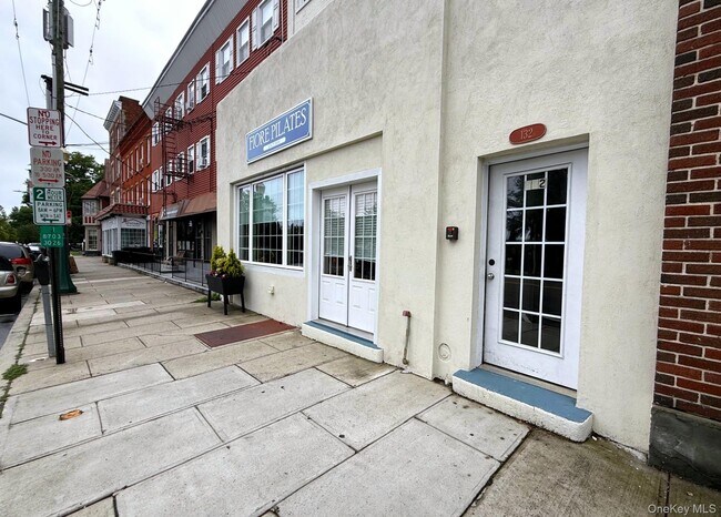 Building Photo - 132 W Boston Post Rd