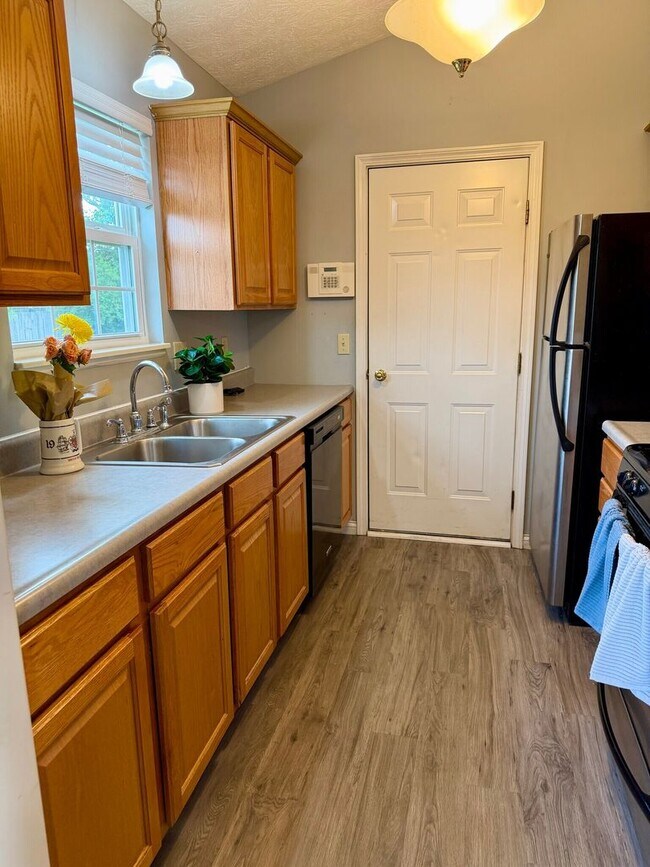 Building Photo - 1402 Crusade Dr