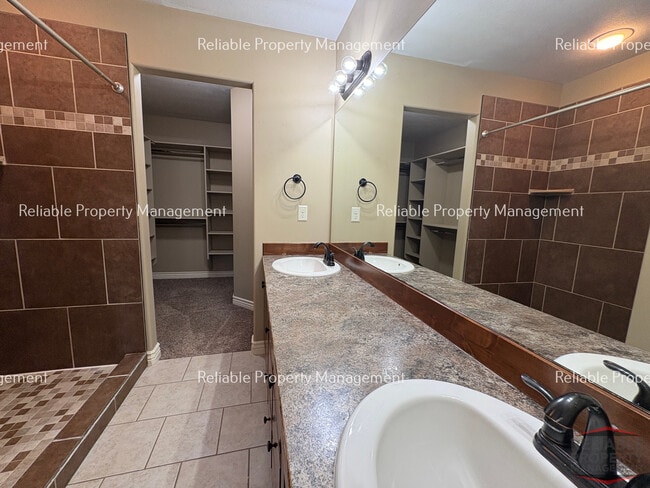 Building Photo - 565 Pioneer Rd