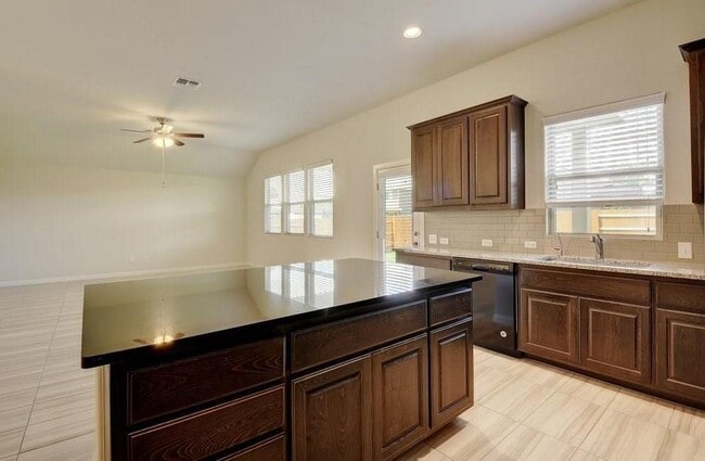 Building Photo - 108 Swift Water Loop