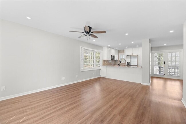 Building Photo - 541 N White St