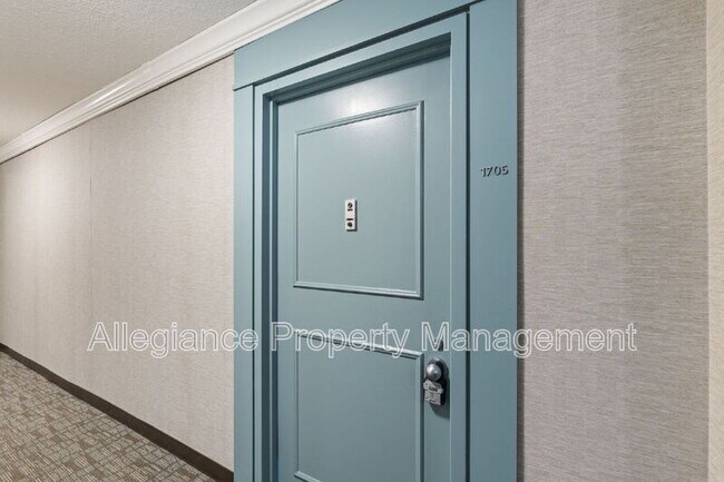 Building Photo - 309 Yoakum Pkwy