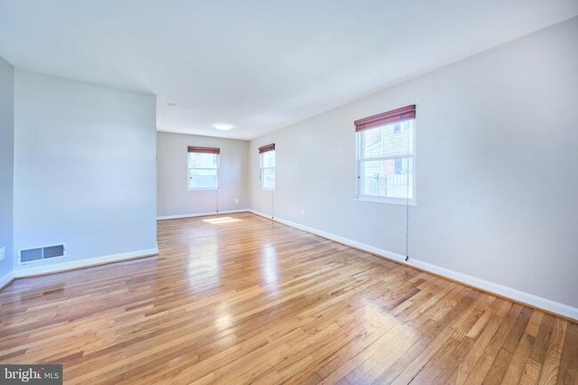 Building Photo - 2319 Riverview Terrace