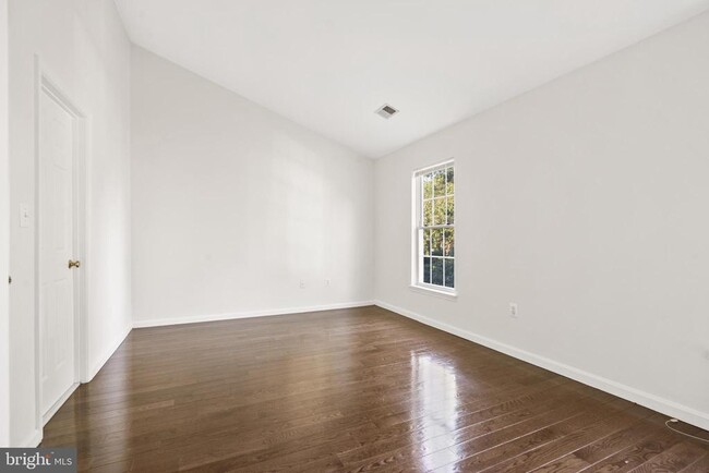 Building Photo - 3824 Elbert Ave