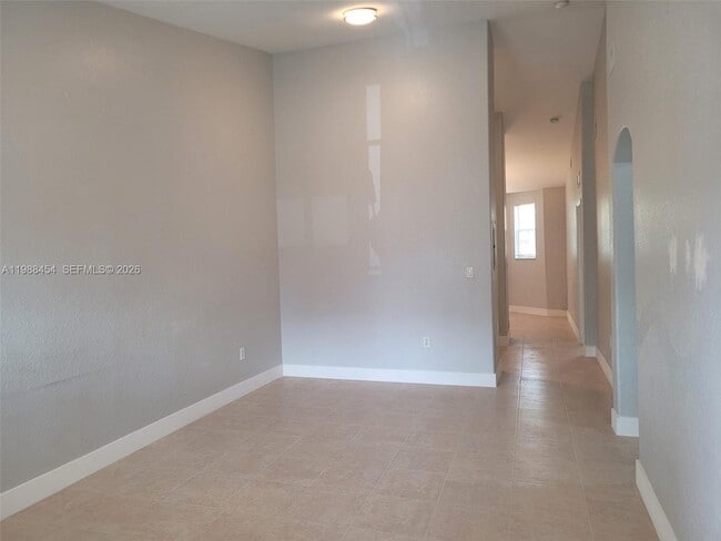 Building Photo - 1543 SE 25th St