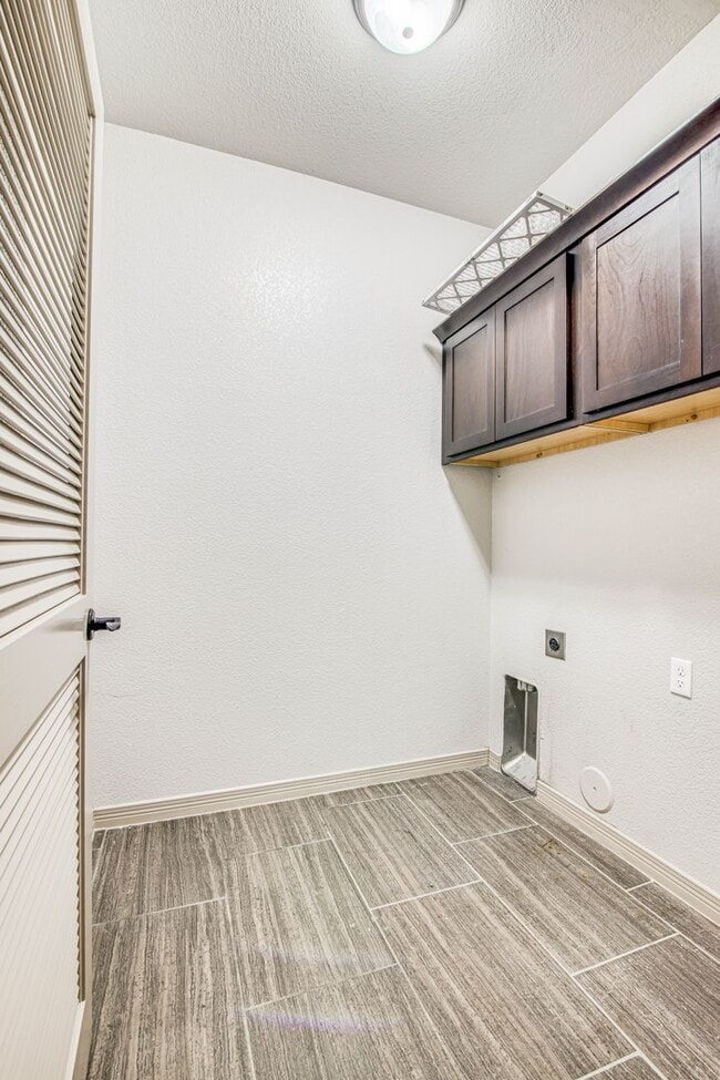 Building Photo - Beautiful 3 bed-2 baths with Casa Club/Gym...