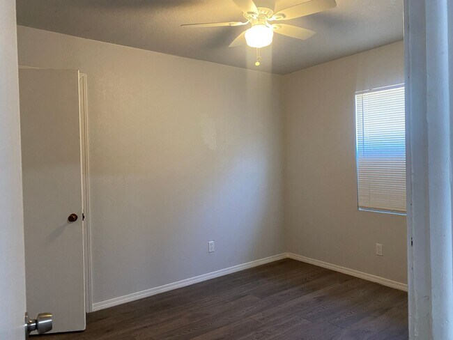 Building Photo - 3 Bedroom 1 Bath Home