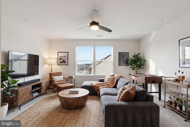 Building Photo - 211 Phoenix Dr