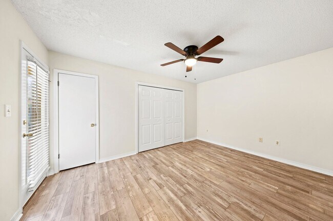 Building Photo - Charming Home in Parkwood Circle!