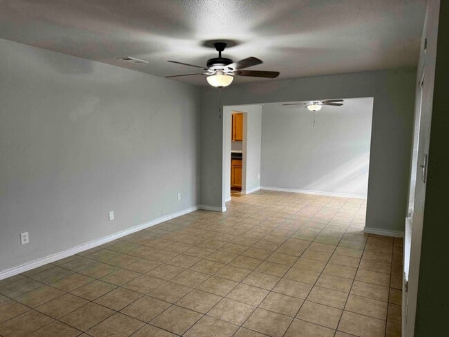 Building Photo - Garland Duplex