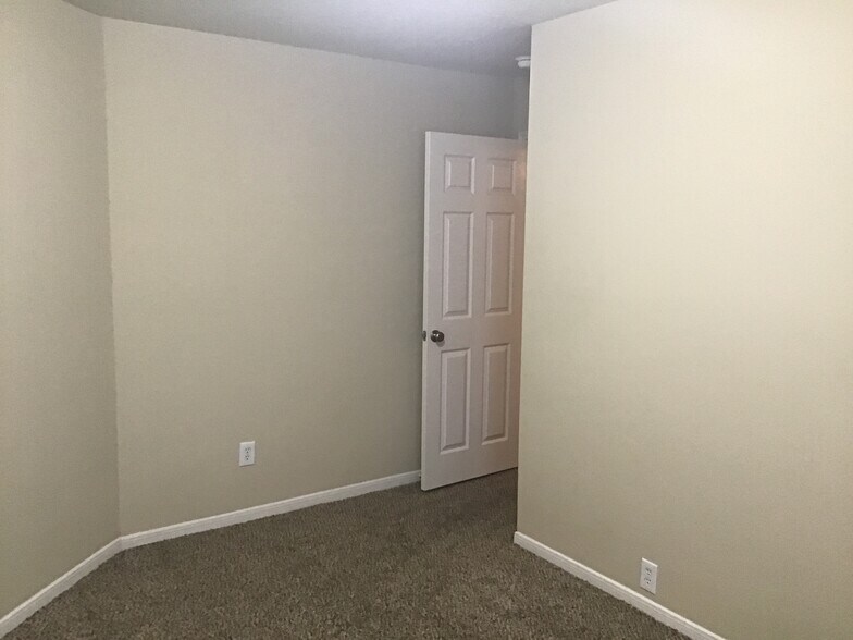 Building Photo - 5602 Darby Square Trl