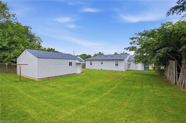 Building Photo - 5545 Aragon Dr