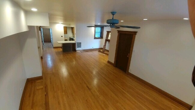 Garden Apt - 4835-4837 N Kenmore Ave