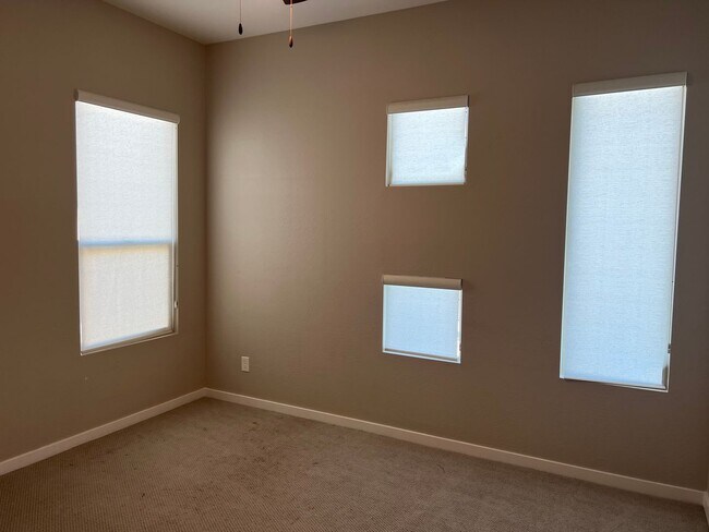 Building Photo - 5140 S Springs Pl
